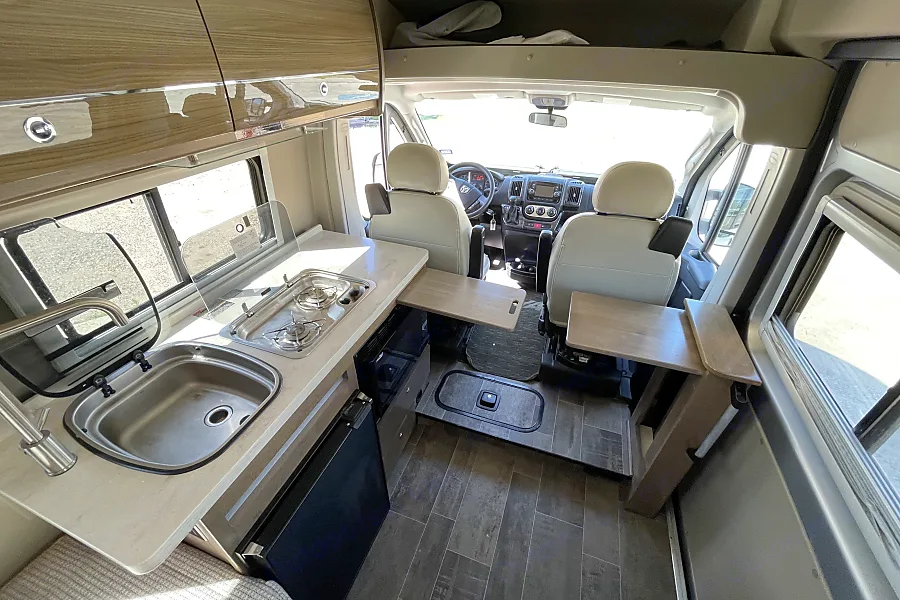 2019-winnebago-travato-traveler-4