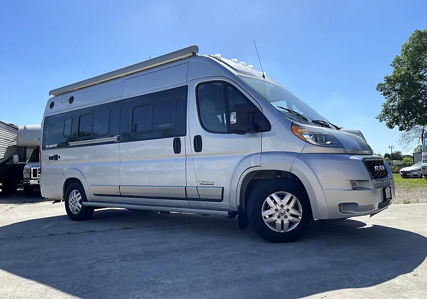 2019-winnebago-travato-traveler-2