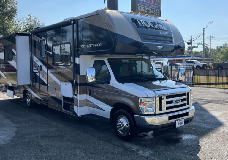 2012 Fleetwood Tioga Exterior Passenger